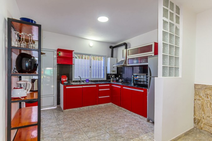 Venta Casa 3 dormitorios con Patio y Pileta - Necochea 2300, Funes