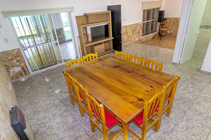 Venta Casa 3 dormitorios con Patio y Pileta - Necochea 2300, Funes