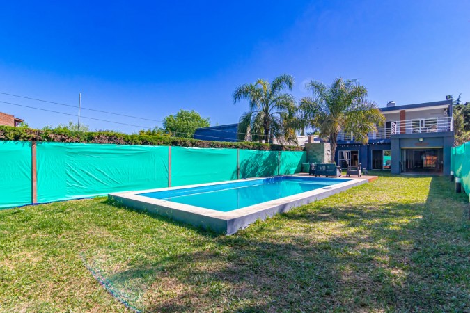 Venta Casa 3 dormitorios con Patio y Pileta - Necochea 2300, Funes