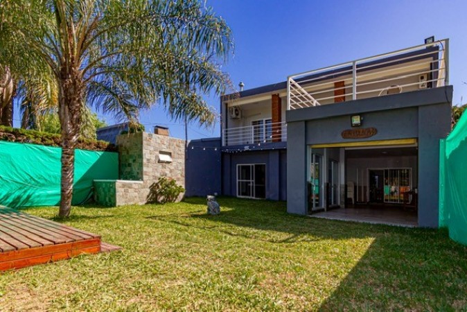 Venta Casa 3 dormitorios con Patio y Pileta - Necochea 2300, Funes