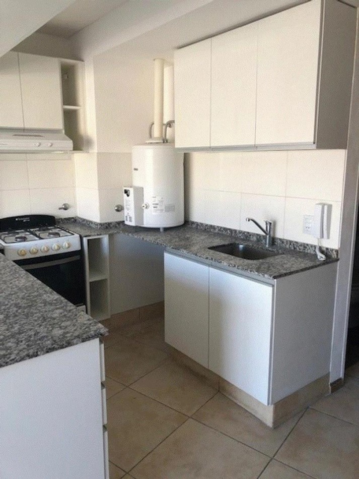 ALQUILER MONOAMBIENTE AL FRENTE CON BALCON - URQUIZA 3424. ROSARIO