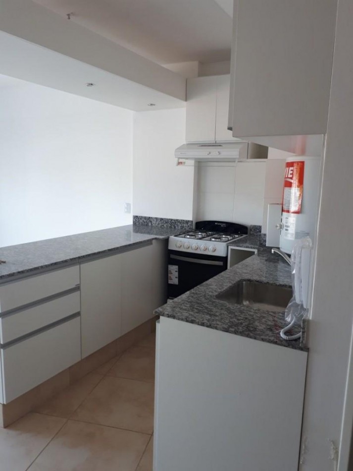 ALQUILER MONOAMBIENTE AL FRENTE CON BALCON - URQUIZA 3424. ROSARIO