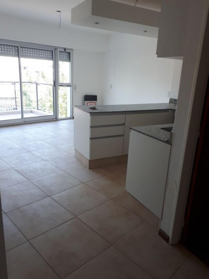 ALQUILER MONOAMBIENTE AL FRENTE CON BALCON - URQUIZA 3424. ROSARIO
