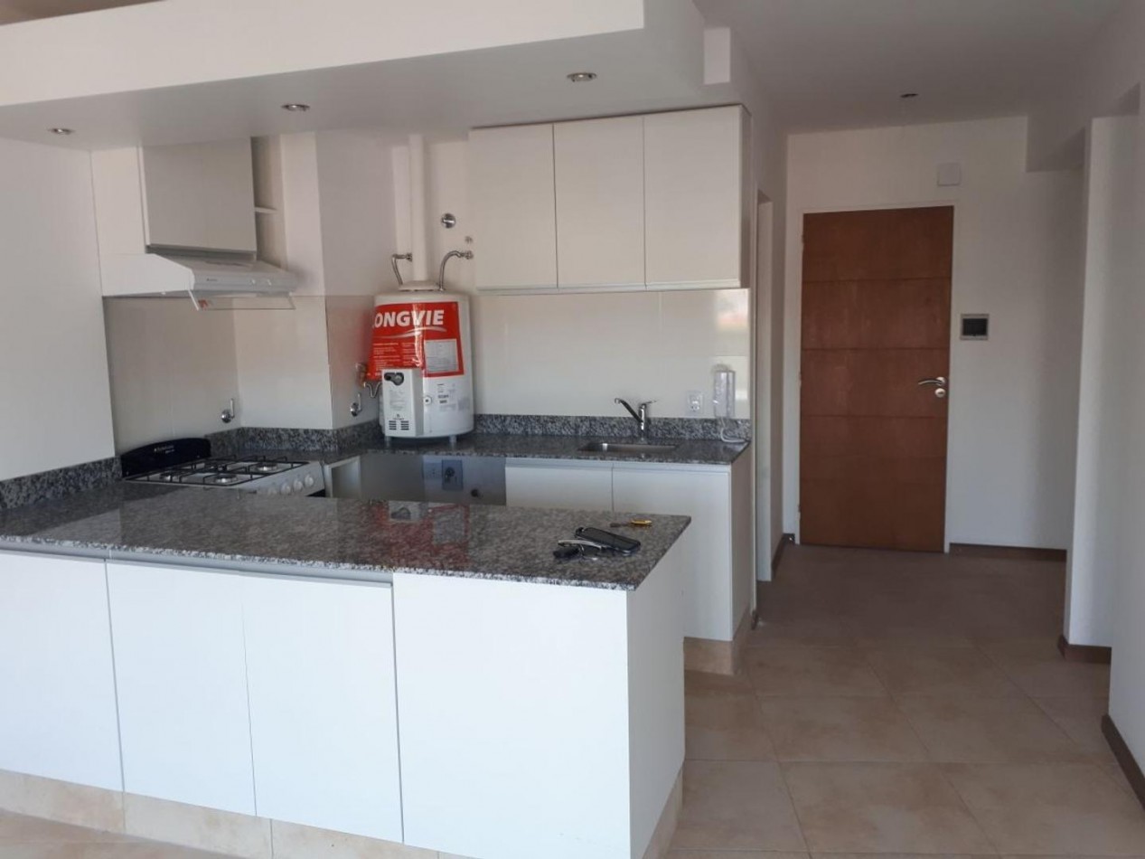 ALQUILER MONOAMBIENTE AL FRENTE CON BALCON - URQUIZA 3424. ROSARIO