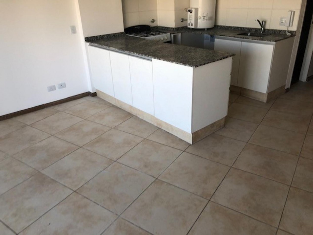 ALQUILER MONOAMBIENTE AL FRENTE CON BALCON - URQUIZA 3424. ROSARIO