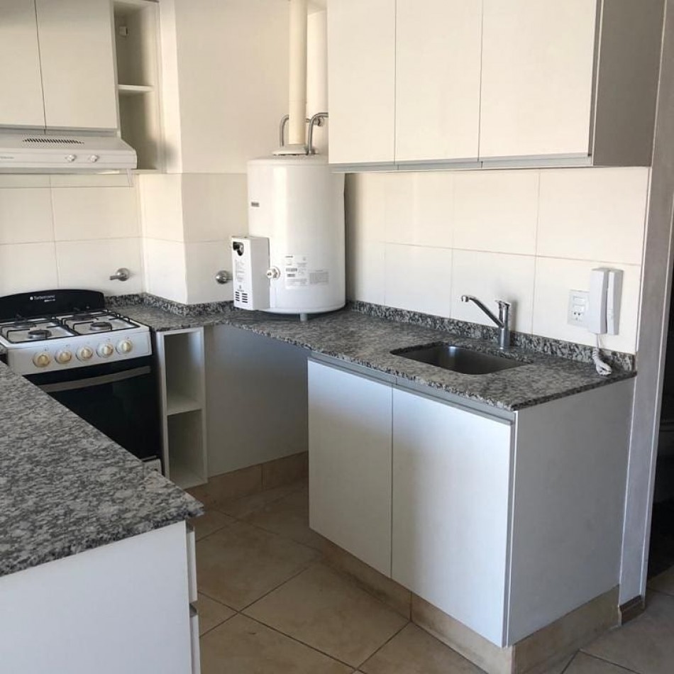 ALQUILER MONOAMBIENTE AL FRENTE CON BALCON - URQUIZA 3424. ROSARIO