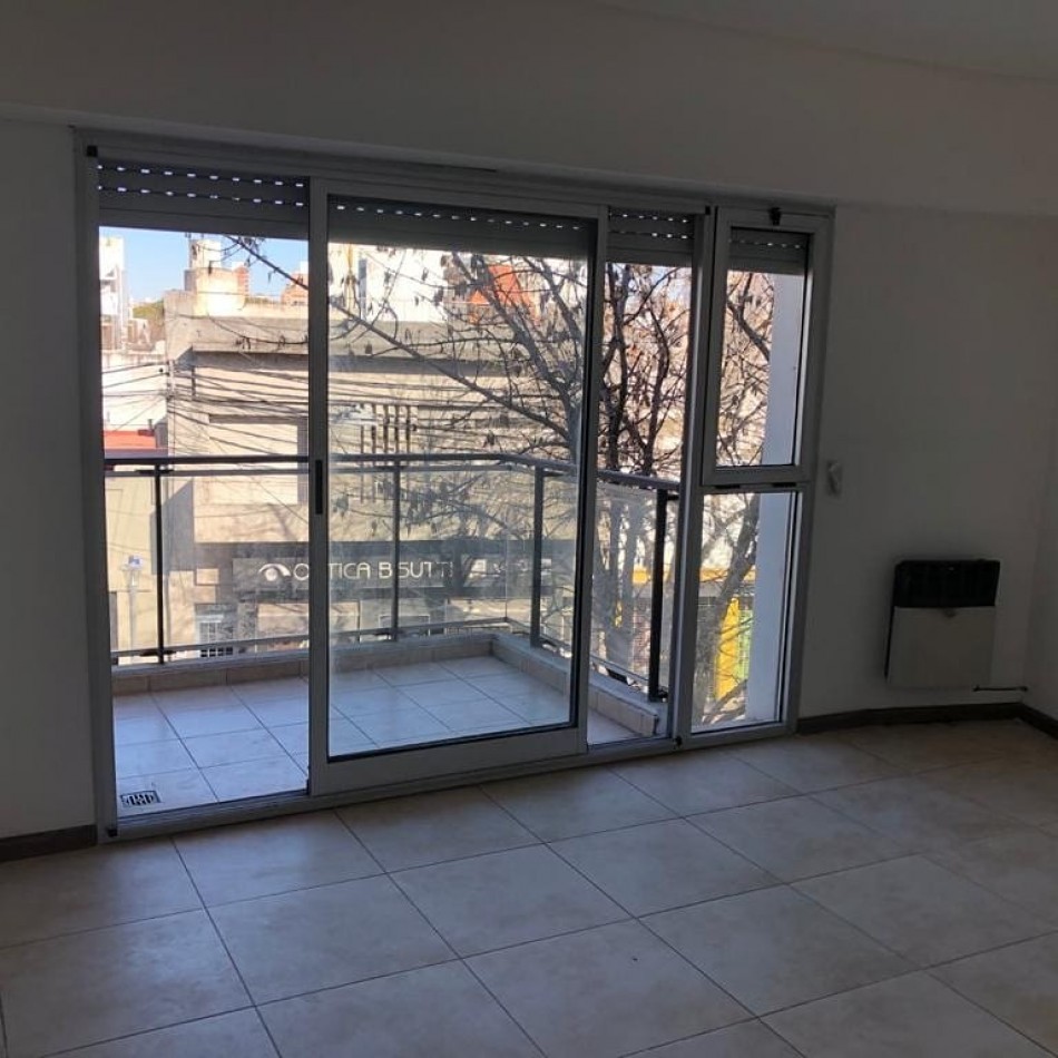 ALQUILER MONOAMBIENTE AL FRENTE CON BALCON - URQUIZA 3424. ROSARIO
