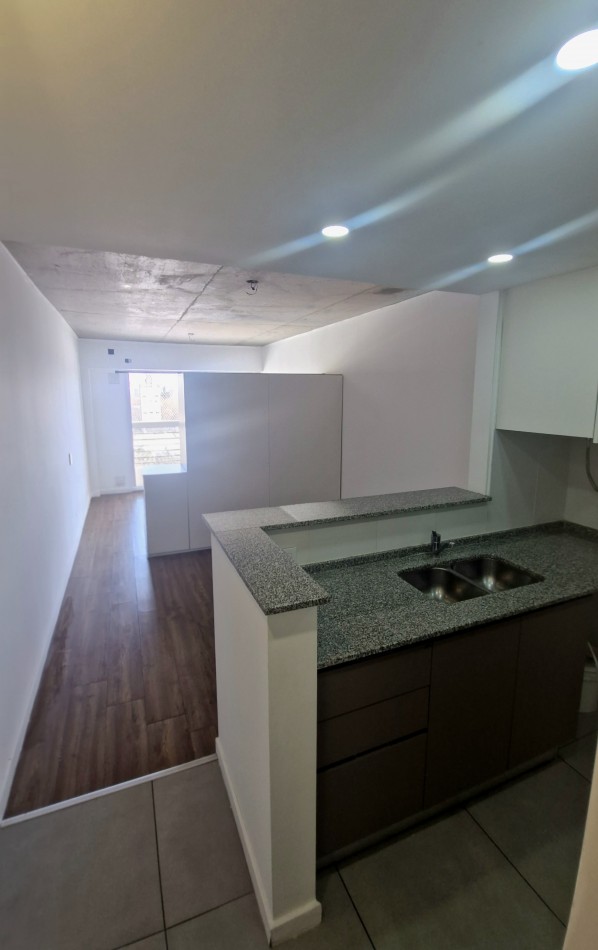 Alquiler Monoambiente Divisible con Balcon + Amenities - Ov. Lagos 500, Rosario