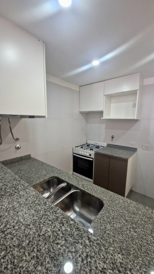 Alquiler Monoambiente Divisible con Balcon + Amenities - Ov. Lagos 500, Rosario