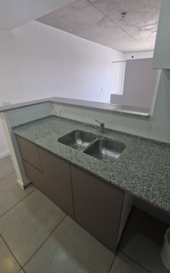 Alquiler Monoambiente Divisible con Balcon + Amenities - Ov. Lagos 500, Rosario