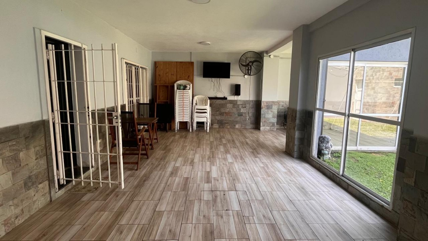 Necochea 2300 - FUNES (Garita 18)