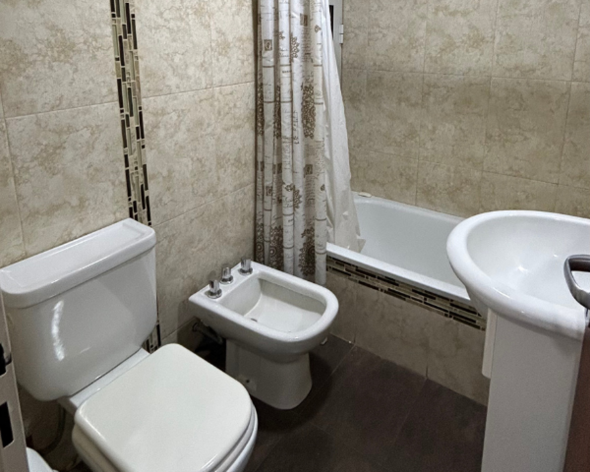 San Luis y Rodriguez - A metros del Sanatorio La Mujer y Bv. Oroño