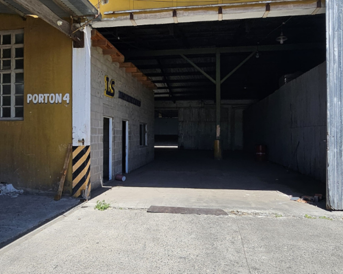 Bodega - Galpon de 1280 m² en Alquiler - Ov. Lagos 4450