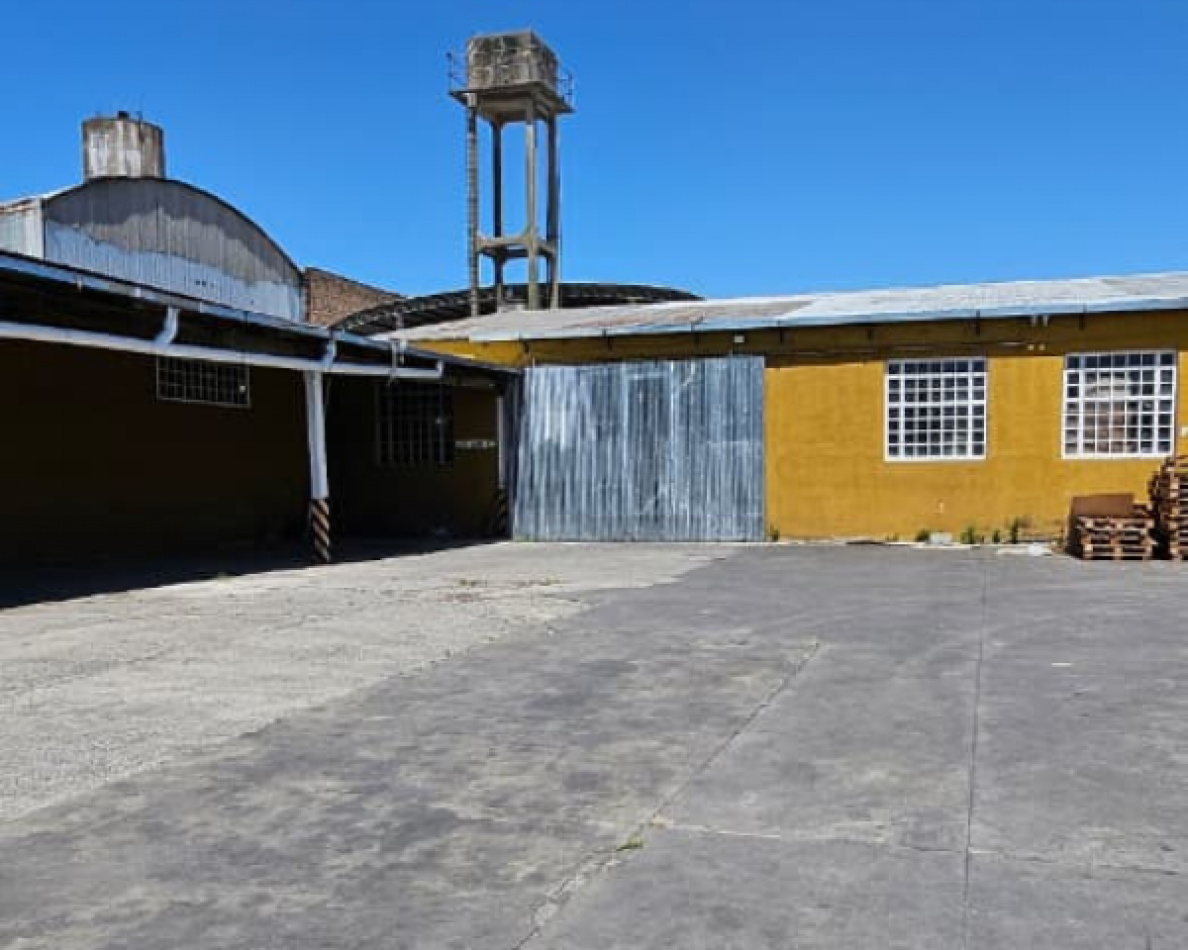 Bodega - Galpon de 1280 m² en Alquiler - Ov. Lagos 4450