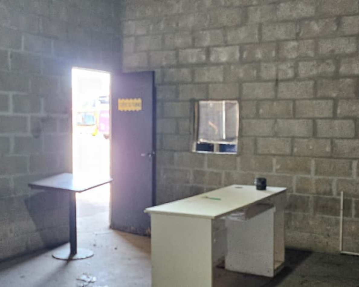 Bodega - Galpon de 1280 m² en Alquiler - Ov. Lagos 4450