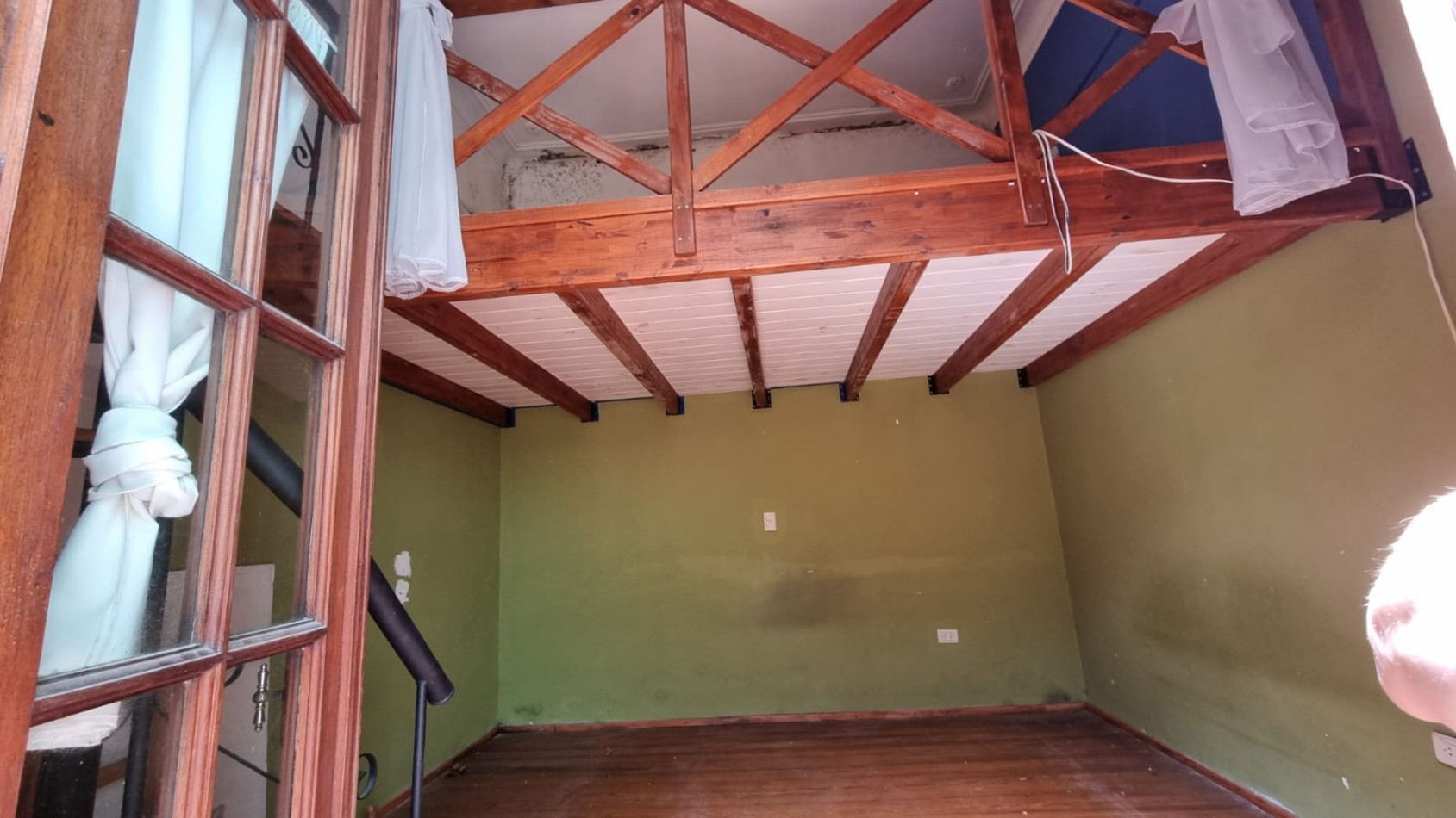 Juan Manuel de Rosas 1100 - Pasillo NO ph