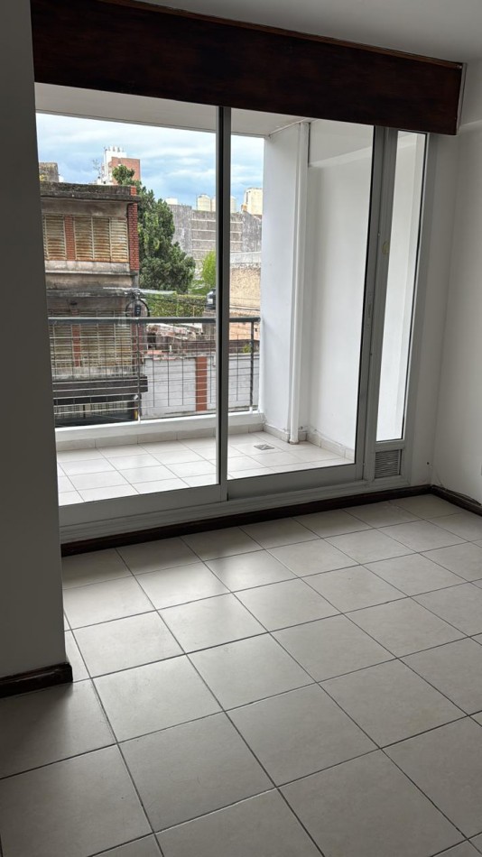 Monoambiente Amplio | 1 er Piso Frente con 2 Balcones - San Juan 2933, Rosario