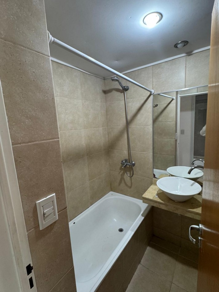Monoambiente Amplio | 1 er Piso Frente con 2 Balcones - San Juan 2933, Rosario