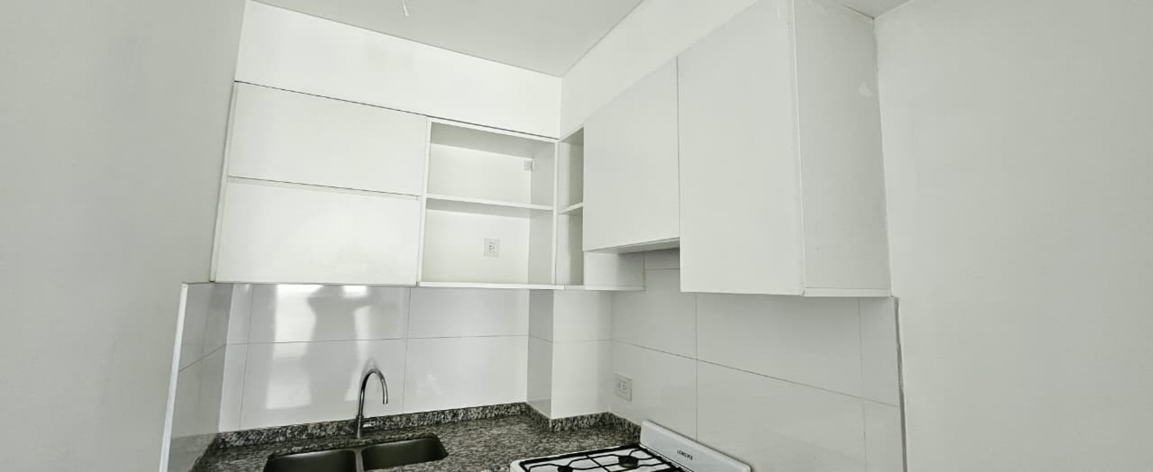 ALQUILER MONOAMBIENTE CON BALCON Y PARRILLERO EXCLUSIVO - SALTA 2400, ROSARIO