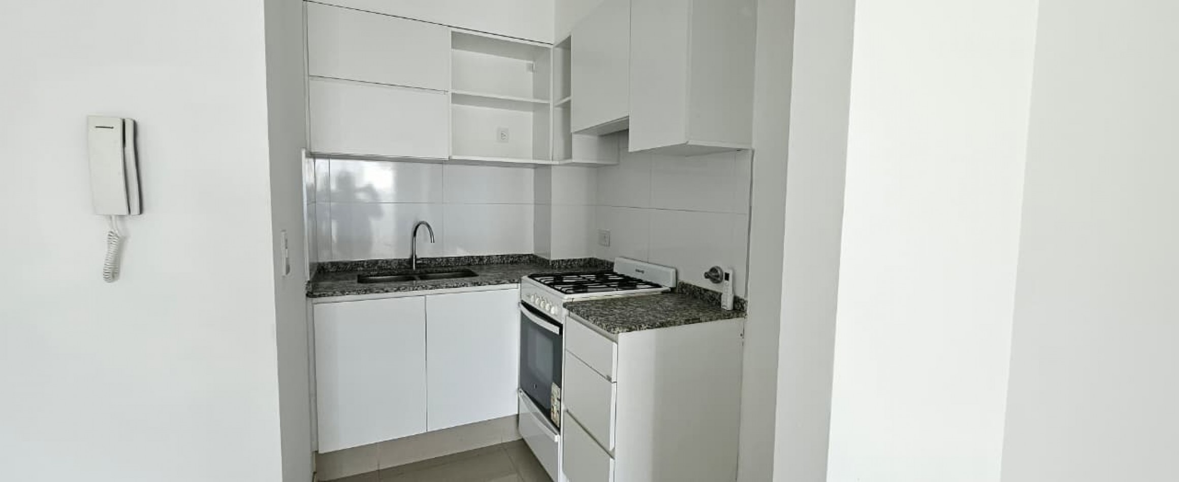 ALQUILER MONOAMBIENTE CON BALCON Y PARRILLERO EXCLUSIVO - SALTA 2400, ROSARIO