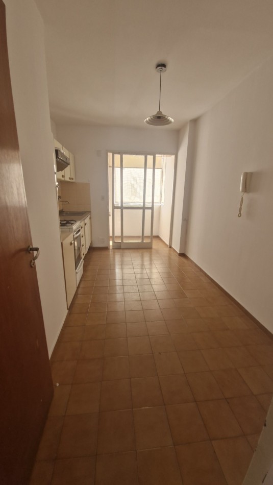 Alquiler Depto. 2 Dorm., Balcon y Cochera. Paraguay 1400