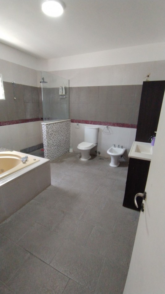 Venta Casa 3 dormitorios con Patio y Pileta - Necochea 2300, Funes