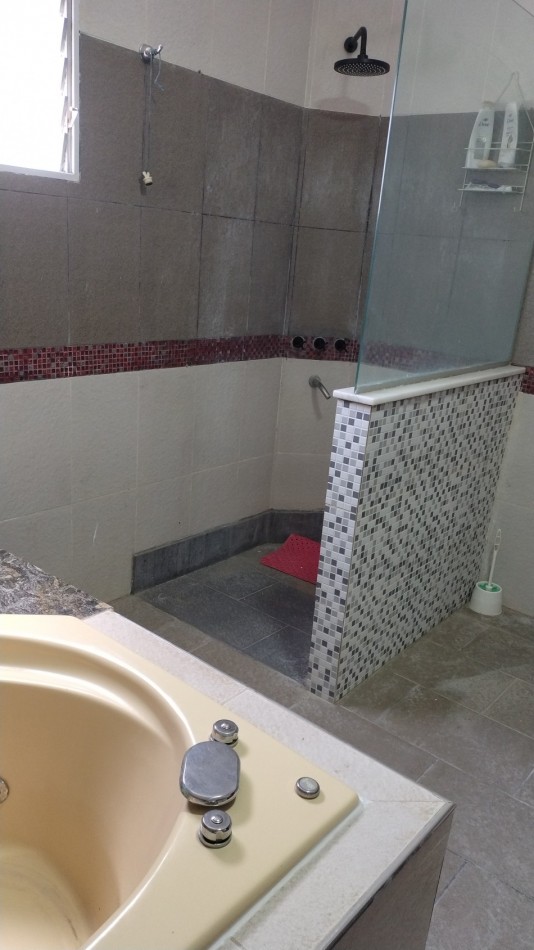 Venta Casa 3 dormitorios con Patio y Pileta - Necochea 2300, Funes