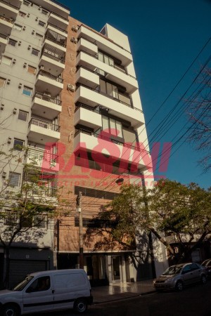 Iriondo y Urquiza - Monoambiente  con BALCON